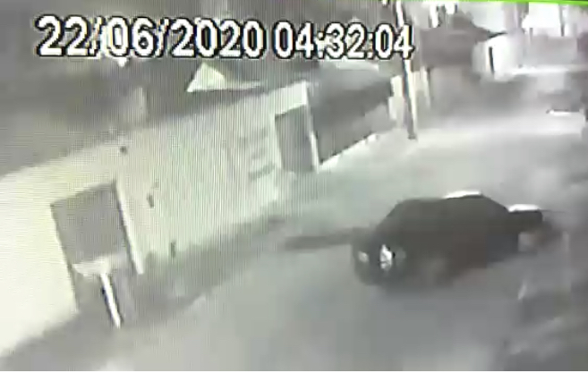 Imagem gravada por câmera de segurança que ajudou a Polícia Civil a elucidar o crime (Foto: Reprodução)