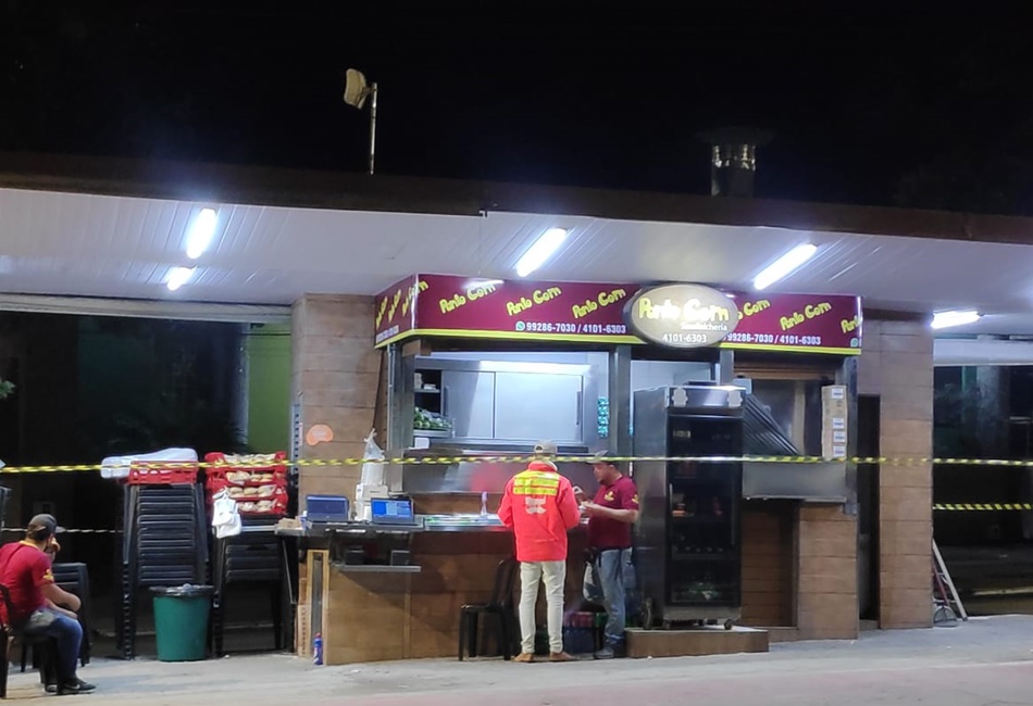 Pit dog da Rua 10 reabre após incêndio