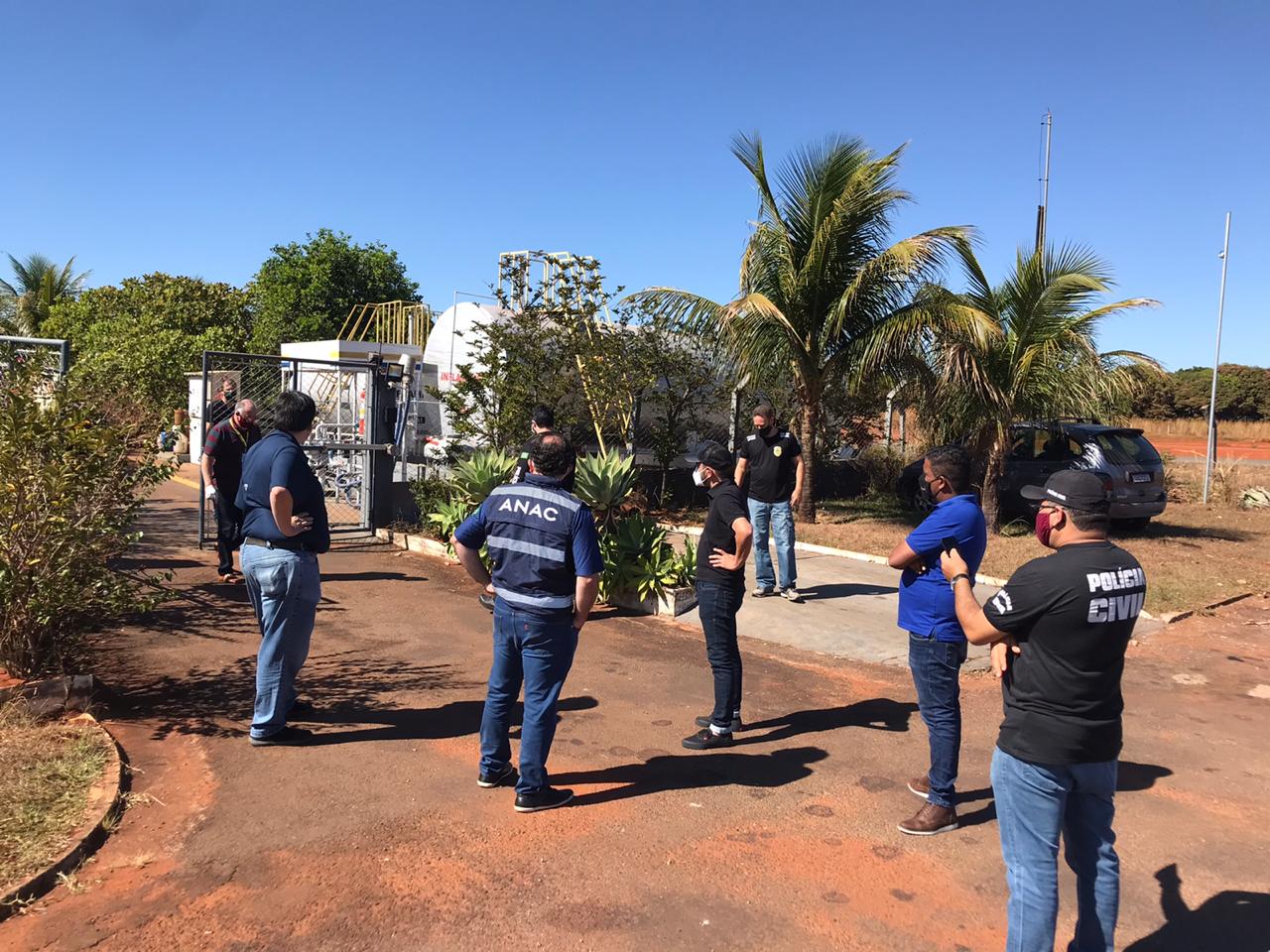 Uma operação deflagrada neste sábado (11) realiza diligências para apurar denúncias de adulteração de gasolina de aviação em Goiás. (Foto: divulgação)