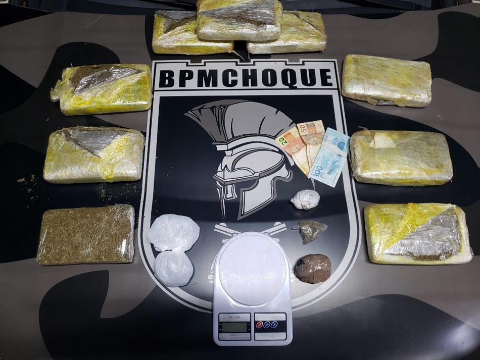 Droga e balança apreendidas em Goiânia