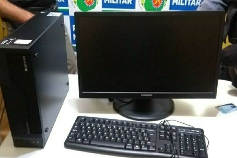 Com notas falsas e computador furtado, dupla é presa em Santa Rita do Araguaia