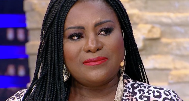 Ex-Rouge Karin Hils revela que pediu auxílio emergencial