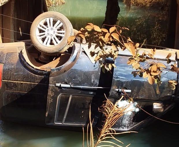 Filhos de Leonardo sofrem acidente de carro no interior de Goiás