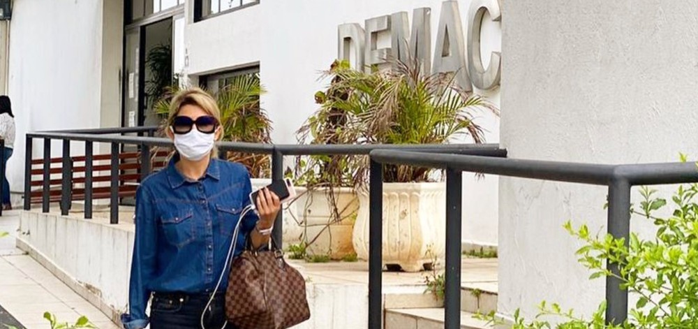 Ameaçada de morte, Antonia Fontenelle foi à polícia contra os jornalistas Alessandro Lo-Bianco e Fábia Oliveira. Ela culpa os profissionais pelos ataques sofridos nas redes sociais. (Foto: reprodução)