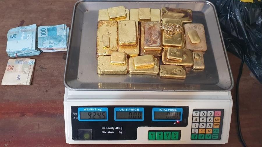 A PRF apreendeu na manhã desta quinta-feira (23) o equivalente a quase R$ 3 milhões em barras de ouro escondidas em um carro no Pará. (Foto: divulgação/PRF)
