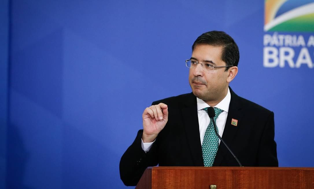 Ministro que se reuniu com Bolsonaro fará exame de Covid-19 nesta terça (7)