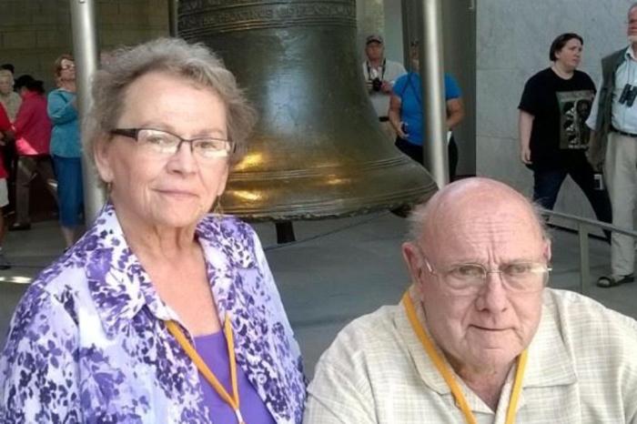 Junto há 53 anos, casal morre de Covid-19 de mãos dadas nos EUA