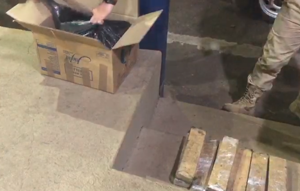 Inicialmente, condutor afirmou que carga era de donativos para pessoas carentes do Tocantins (Foto: divulgação/PRF)