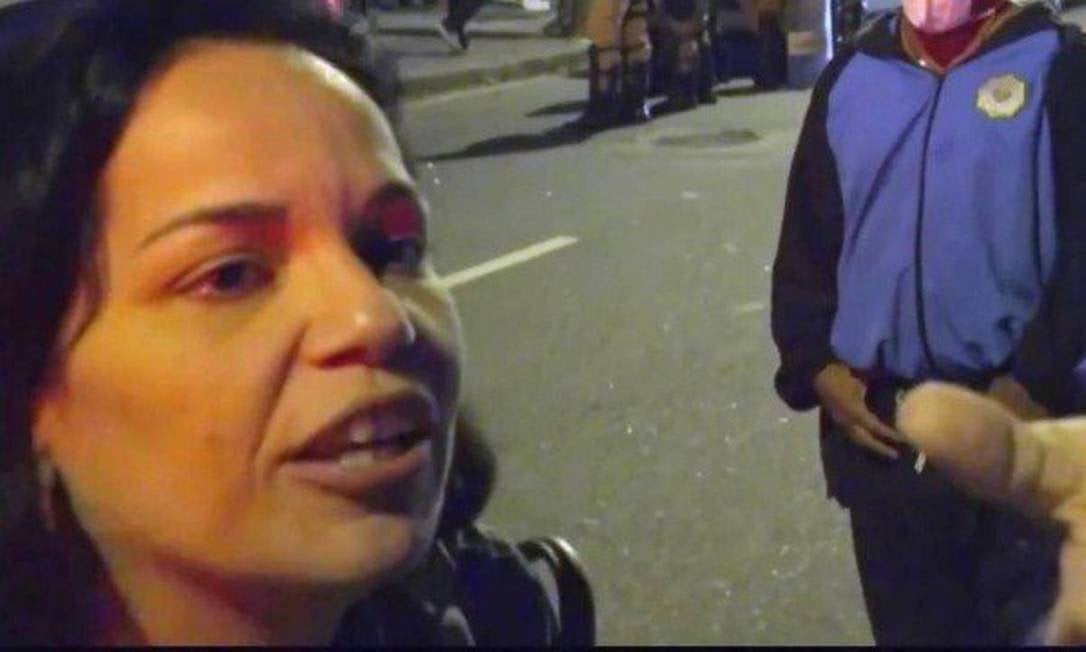 'Cidadão, não. Engenheiro civil formado e melhor que você', diz mulher a fiscal da Vigilância Sanitária Foto: Reprodução / TV Globo / Agência O Globo