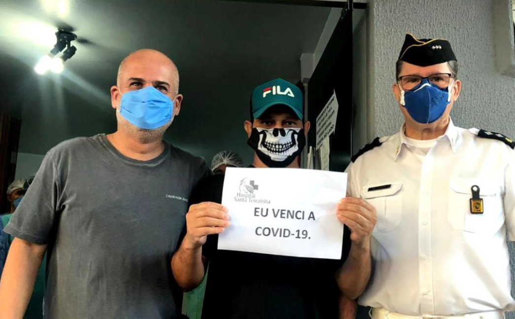 Da esquerda para a direita: coronel Ricardo Rocha, Soldado Gilmar Rocha e médico da PM major Guerra (Foto: reprodução/internet)