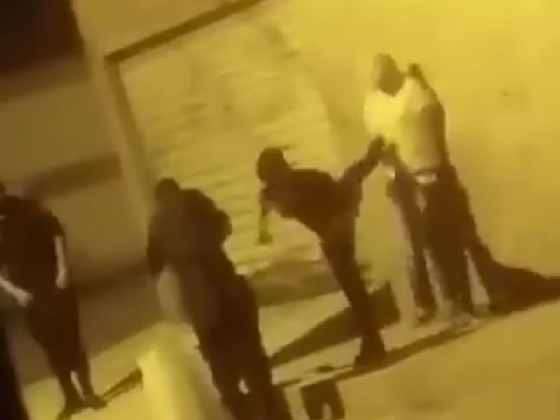 PM agredindo homem (Foto: Reprodução)