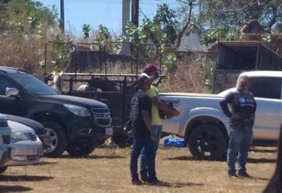 Vaquejada é interrompida durante lockdown em Teresina e público foge