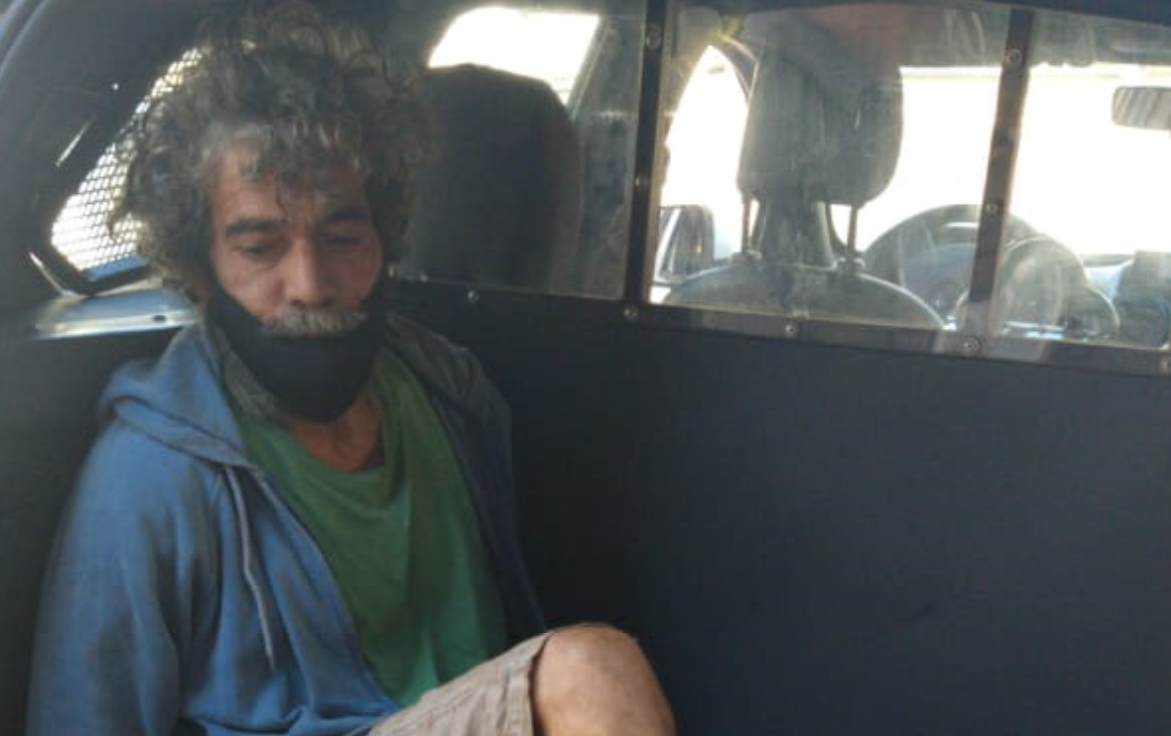 "Velho dos cachorros", que vivia em situação de rua, confessou o crime, o qual reconheceu que teve motivo banal (Foto: divulgação/PC E PM)