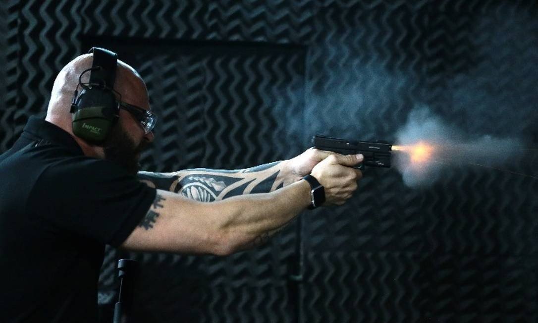 Registro de armas para atiradores e colecionadores dispara no país