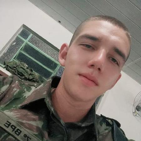 Uma semana após a morte do soldado Jhonatha Corrêa Pantoja, 18, com um tiro de fuzil no peito e hematomas nas costas, braços, dedos e cabeça em Manaus. (Foto: reprodução/redes sociais)