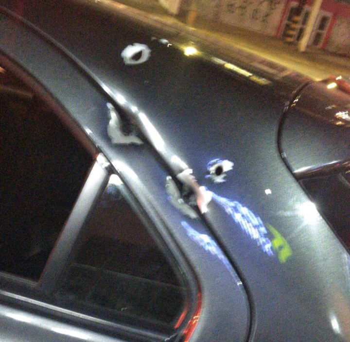 Carro de motorista de app é baleado, mas ninguém fica ferido