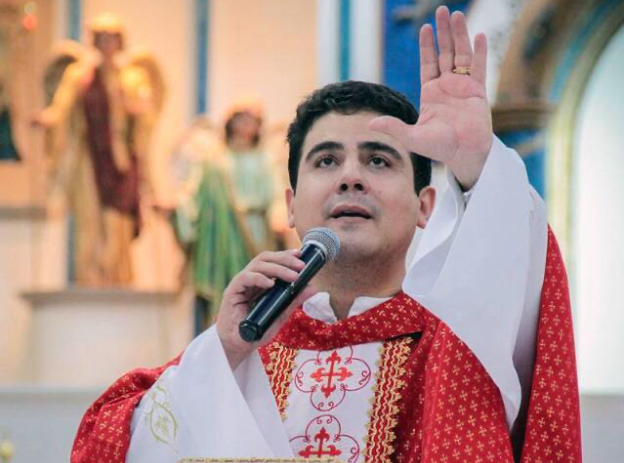 Padre Robson de Oliveira, alvo da operação Vendilhões, deflagrada pelo Ministério Público Estadual (Foto: Redes sociais)