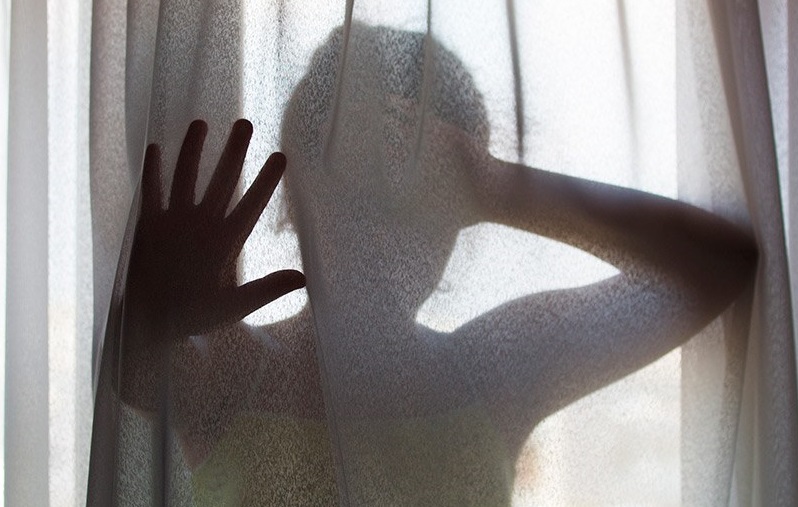 Filha encontra mãe morta, no DF; polícia suspeita de apedrejamento