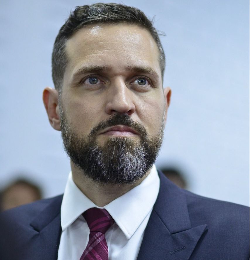 Apesar de corrigido, projeto que aumenta salário de vereadores atinge a esfera moral, diz jurista