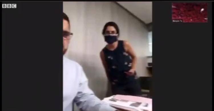 Explosão em Beirute derruba repórter de cadeira durante entrevista; vídeo