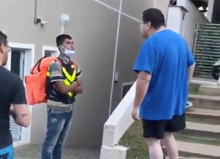 entregador-agredido-humilhado-humilha