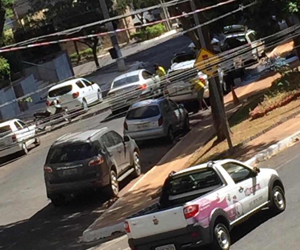 Moradores do setor Oeste denunciam lava-jato informal na Praça Pilade Baiocchi