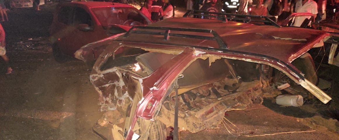 Morre adolescente de 12 anos após acidente que partiu carro ao meio