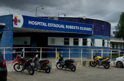 Criança-menina de 10 anos engravida depois de ser estuprada