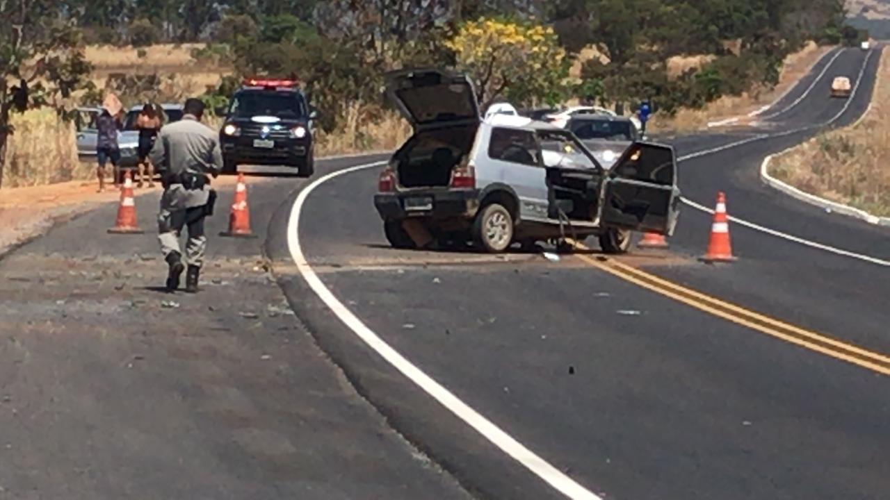 Acidente na GO-080, em Padre Bernardo. Soldado do Exército naõ sobreviveu (Foto: PM/ Divulgação)