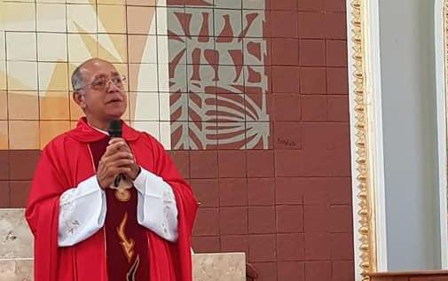 “Tomara que morram antes da vacina”, diz padre aos que não vão à missa