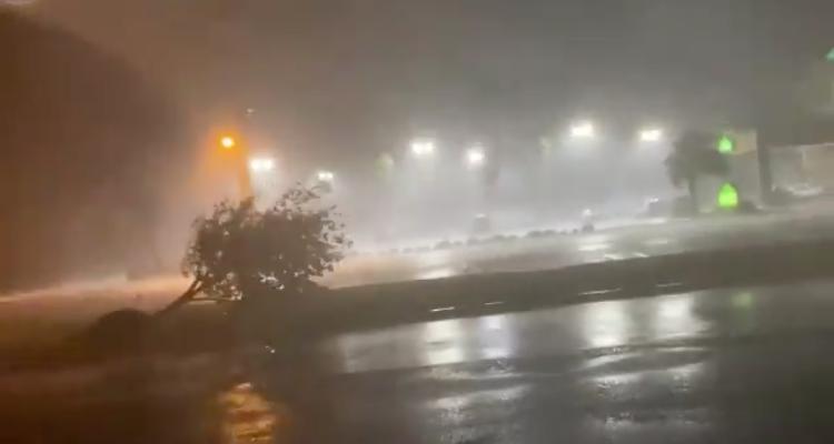 Com ventos de 240 km/h, furacão Laura é um dos maiores a atingir os EUA