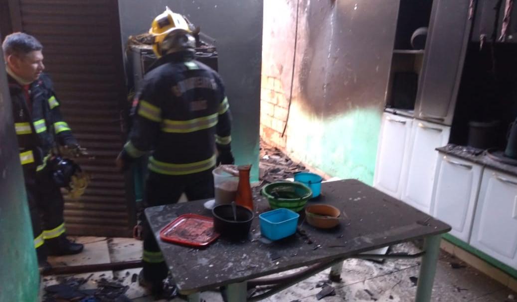 Bombeiros encontram criança de quatro anos morta após incêndio