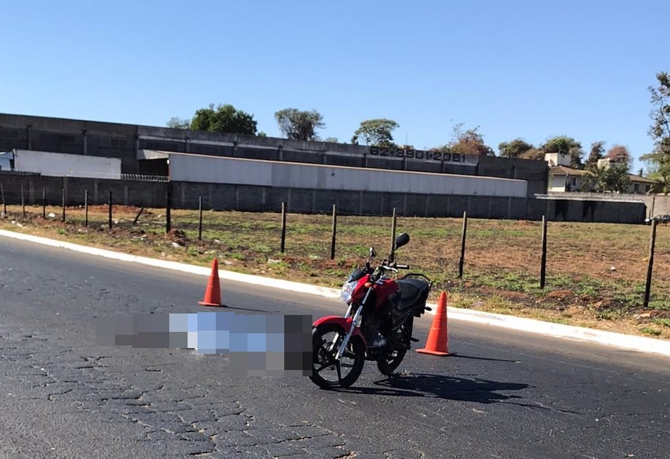 Motociclista morre após perder a direção e cair na Perimetral Norte