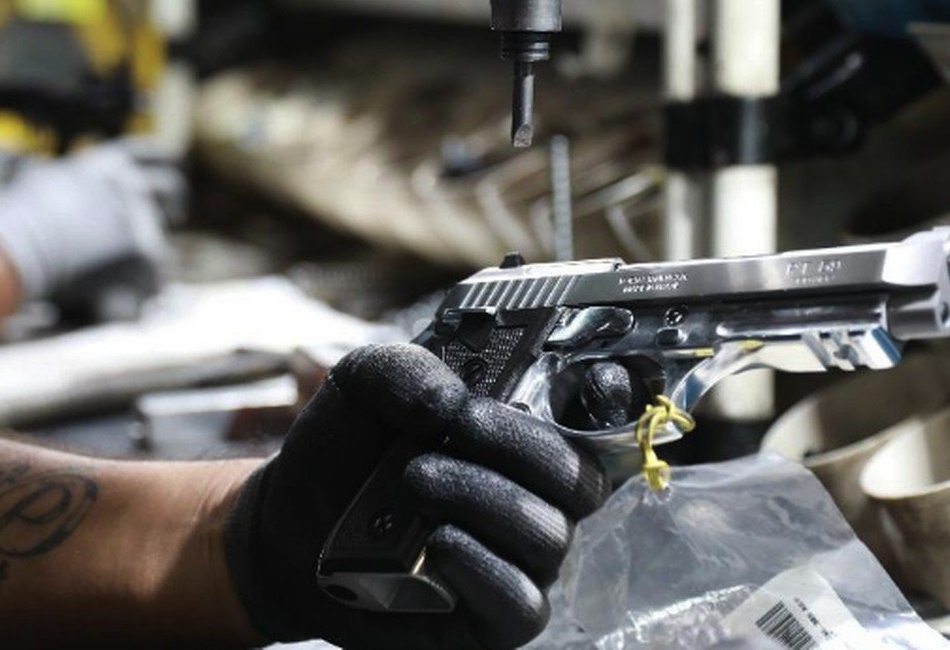 Deputados começam a votar hoje PEC que pode permitir a instalação de fábricas de armas de fogo no Rio; entenda