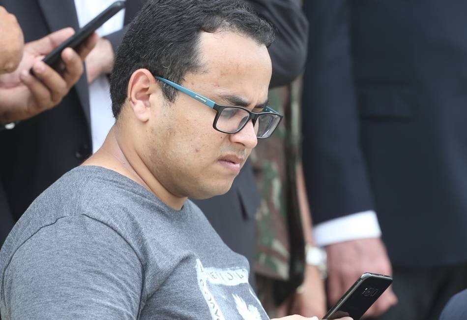 Assessor do Planalto publicava fake news e ataques a adversários de Bolsonaro em páginas removidas pelo Facebook