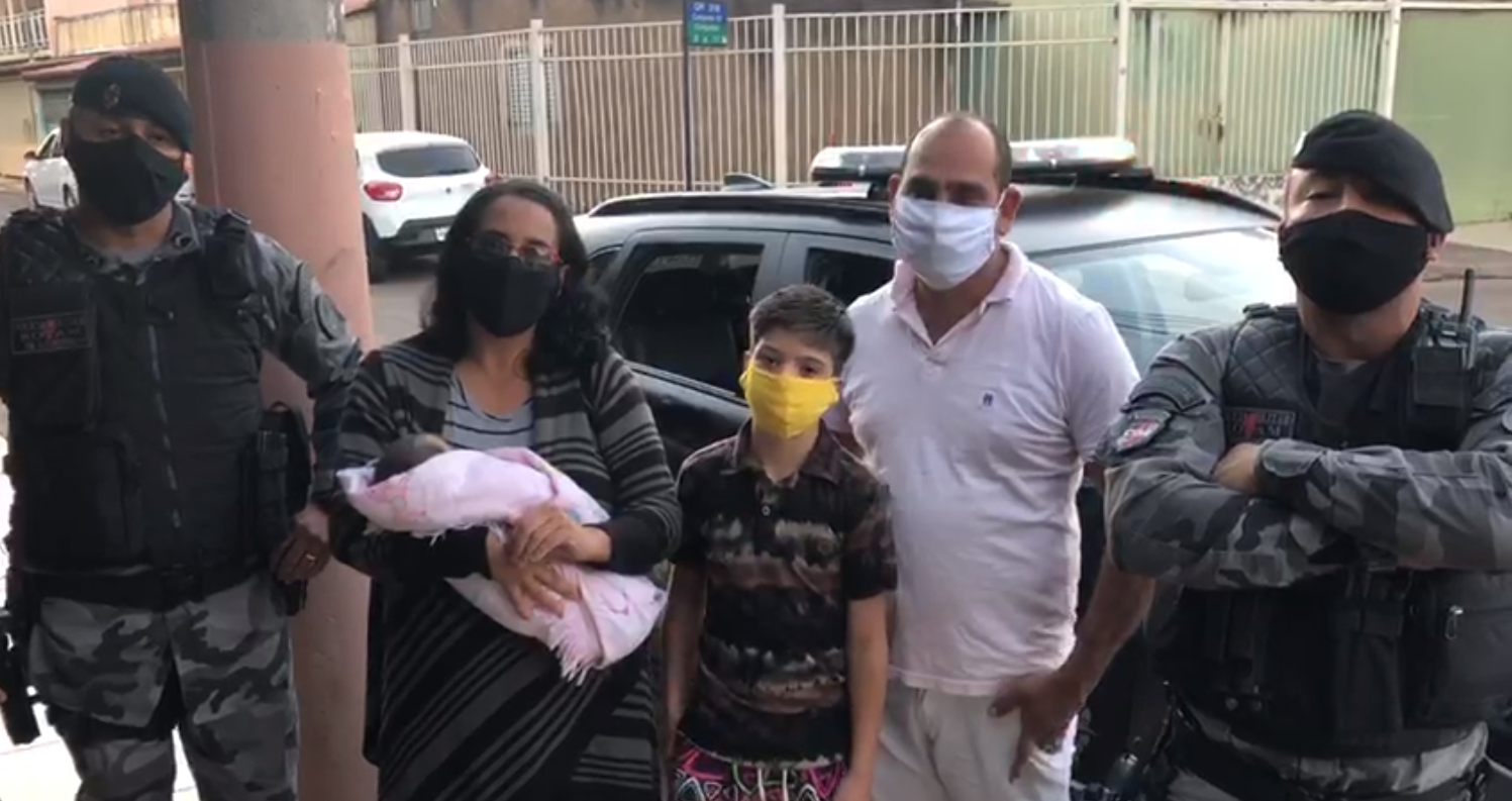 Depois do susto, família recebeu nova visita dos policiais (Foto: divulgação/PM-DF)