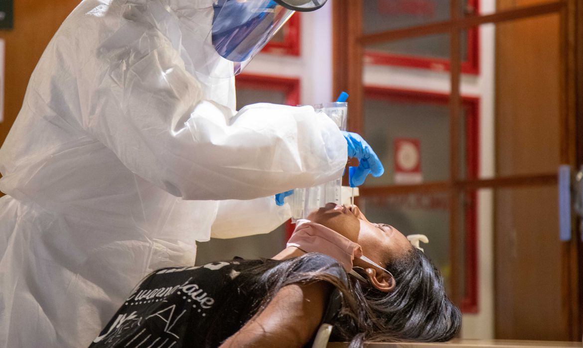 Brasil registra 765 mortes por Covid em 24 h e mais de 18 mil casos