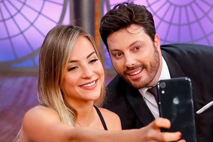 Danilo Gentili Ex-BBB Gabi Martins diz que está "conhecendo melhor" Danilo Gentili
