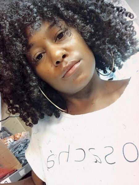 Uma assistente de vendas afirmou ter sido chamada de escrava durante reunião de trabalho na loja Rosa Chá do Shopping Leblon, no Rio de Janeiro. (Foto: arquivo pessoal)