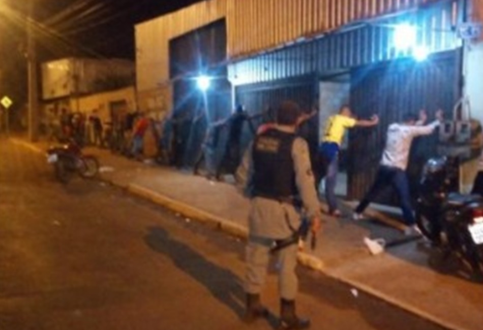 PM acaba com três festas em Jataí após denúncias de aglomeração