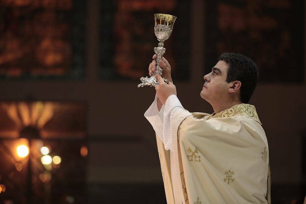 Ministro que sustou ação contra padre Robson apontou suspeita de ilegalidade das provas