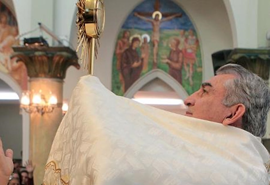 Justiça bloqueia bens de padre acusado de desviar R$ 1,3 mi em doações