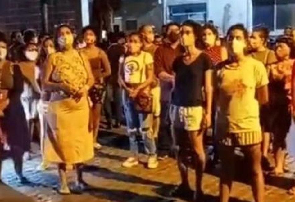 Gravidez forçada é tortura, protestam mulheres pró-aborto em hospital do PE
