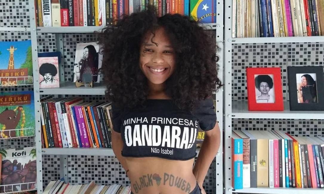 A jovem Tatiana Nefertari, de 24 anos, da Biblioteca Comunitária Assata Shakur, de São Paulo, observa que os ataques aumentam conforme as pessoas ganham visibilidade Foto: Divulgação