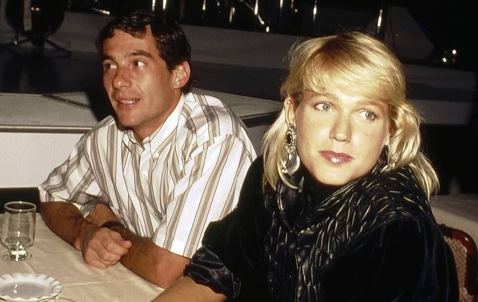 "Ele puxou meu cabelo como se fosse uma chuca". Xuxa diz que pediu para que Ayrton Senna colocasse capacete na 'hora h'