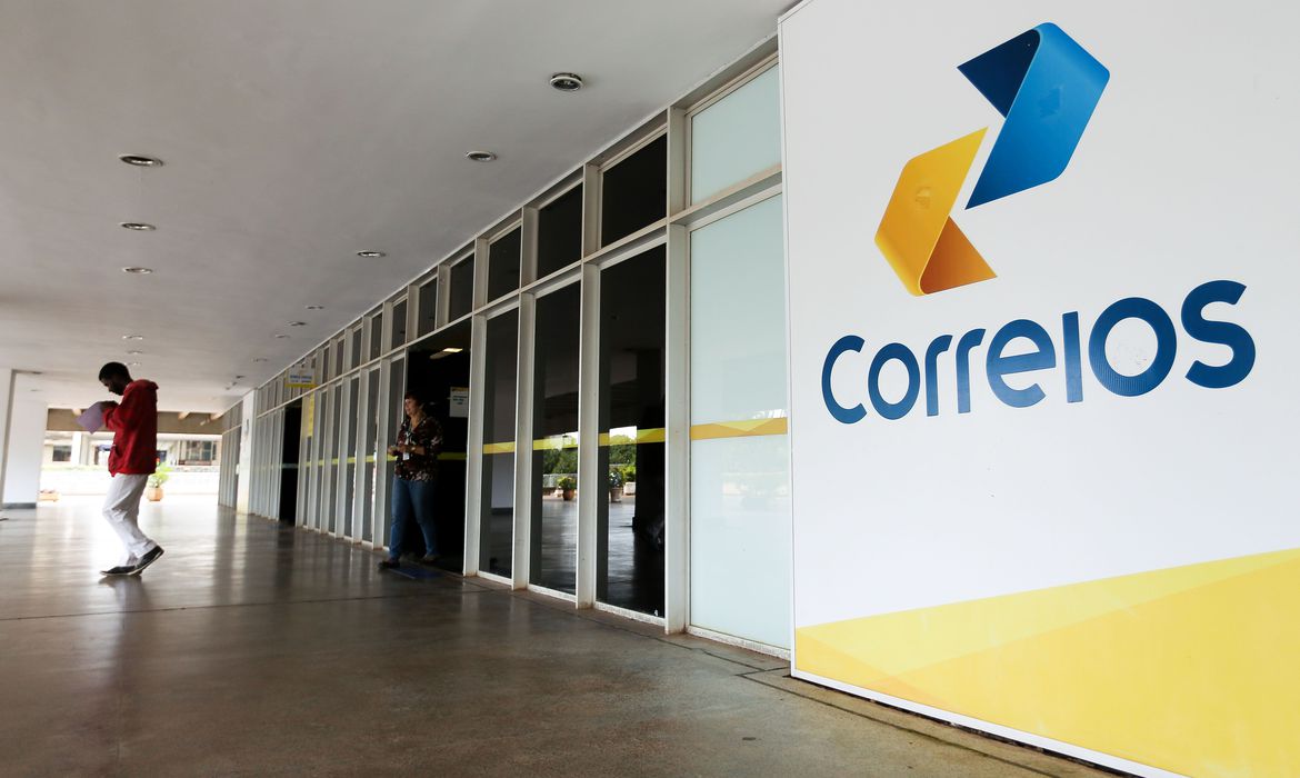 O TST decidiu determinar o fim da greve dos funcionários dos Correios e o retorno ao trabalho a partir de amanhã (22) (Marcelo Camargo/Agência Brasil)