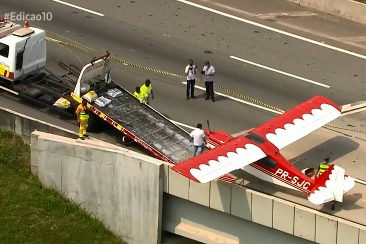 Monomotor faz pouso forçado em rodovia de São Paulo