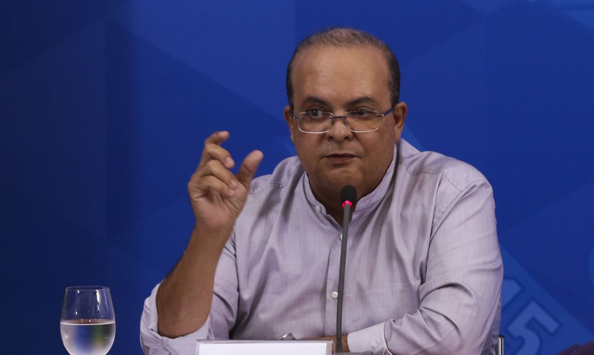 Governador do DF anuncia proibição de eventos e shows