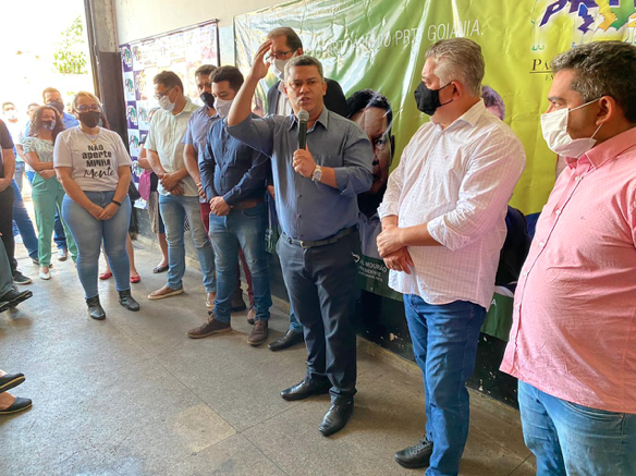 Presidente do PRTB, Denes Pereira, coordena reunião do partido em Goiânia