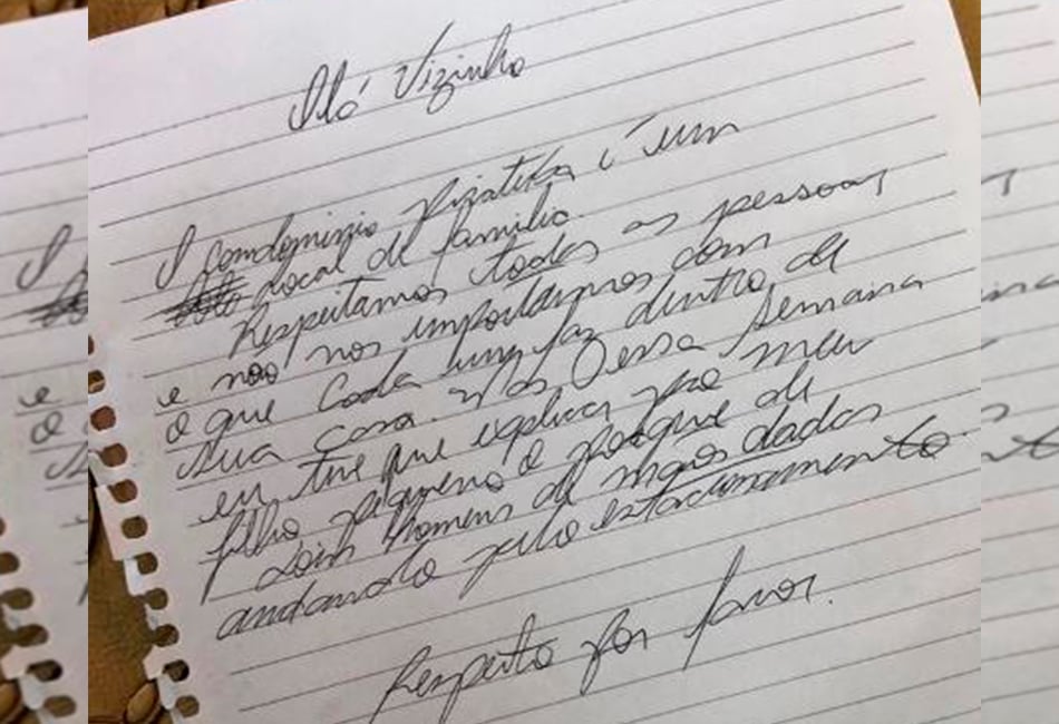 Bilhete foi deixado por baixo da porta; casal registrou boletim de ocorrência (Foto: arquivo pessoal)